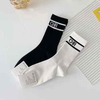 Hot Predaj 2023 Trendy Jednoduchý Návrhár Ponožky List Prekladané Luxusné Slová Pevné Módne Farby Bežné Priedušná Ponožka Bavlna