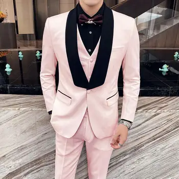 2021 Ružová Módne pánske Svadobné Obleky Ženícha Najlepší Muž Strany Tuxedos Prispôsobené Formálny Ples Vyhovovali 3 Kusy (Bunda+Nohavice+Vesta)